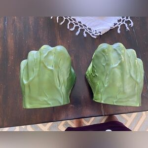 Hasbro 2011 Incredible Hulk Green Fiat gloves